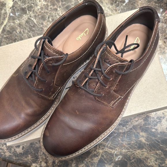 New Never Worn Clarks Brown Leather Oxfords with Laces